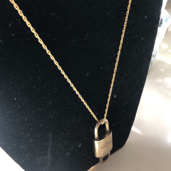 Gold Necklace with Padlock Pendant 310 - Picture 4 of 7